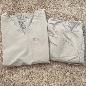 FIGS scrub set